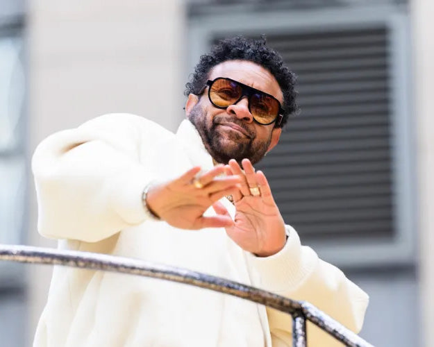 SHAGGY wearing the CLANDESTY sunglasses during his performance at the 99th Macy’s Thanksgiving Day Parade