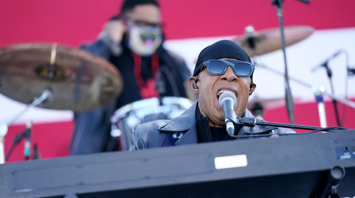 Stevie Wonder wearing the THIERRY LASRY "ROBBERY" 